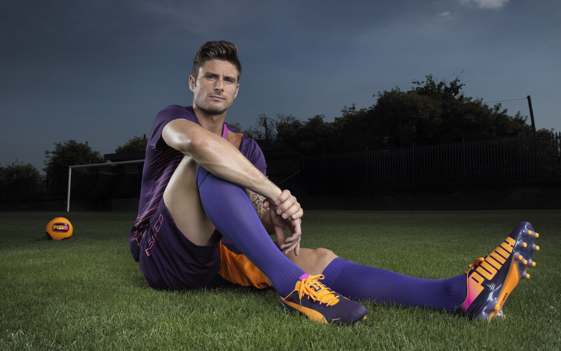 《英雄联盟大型线下总决赛，引领电竞潮流》，英雄联盟全球总决赛线下