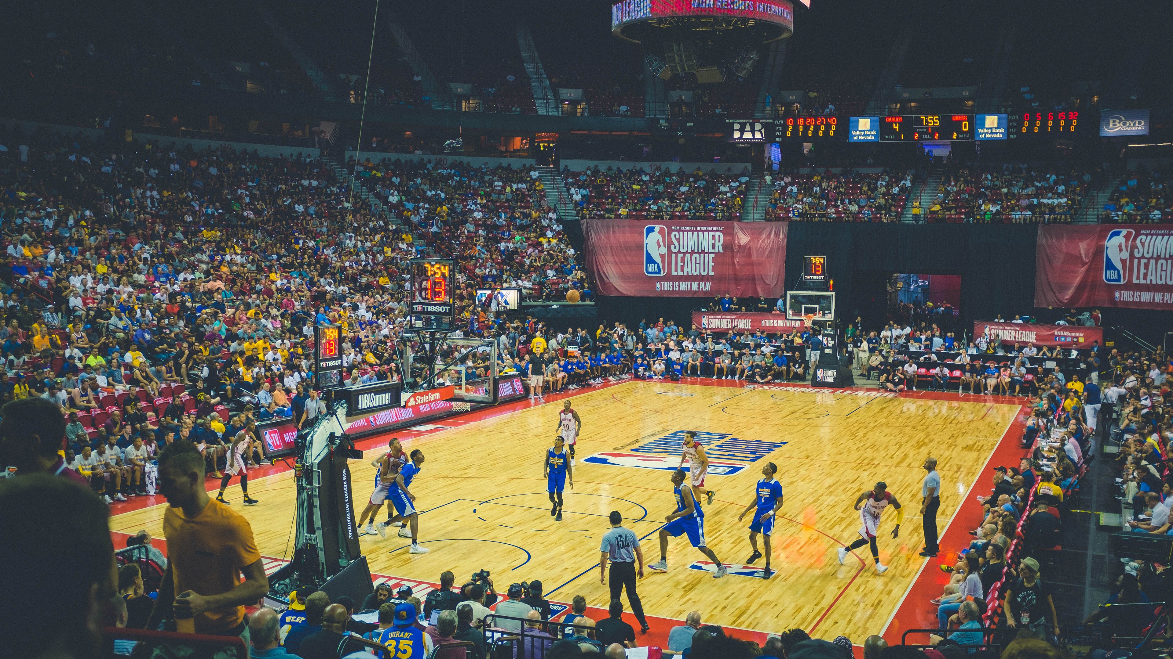 CBA球迷文化蓬勃发展 主场氛围火热，cba篮球文