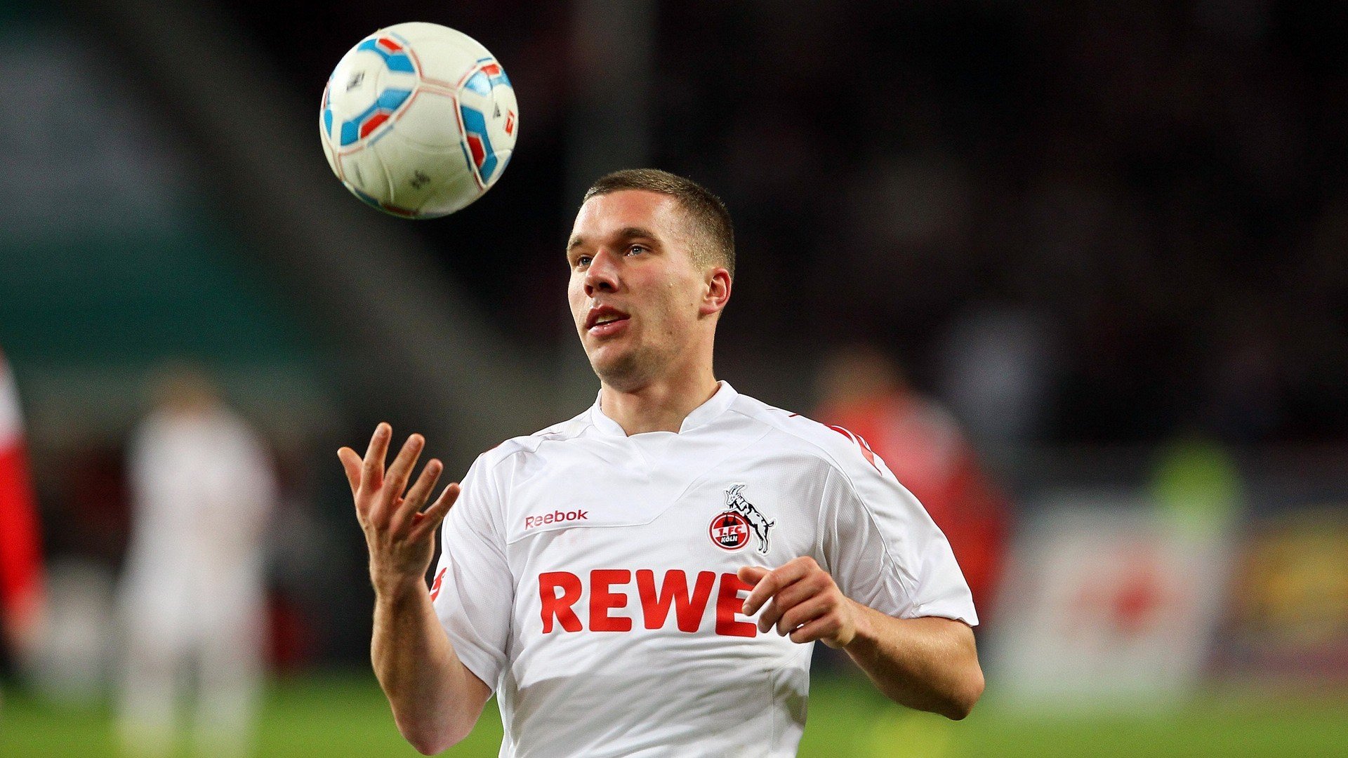 新能源和绿色材料结合,打造未来一流绿色足球场馆,绿色新能源的优缺点