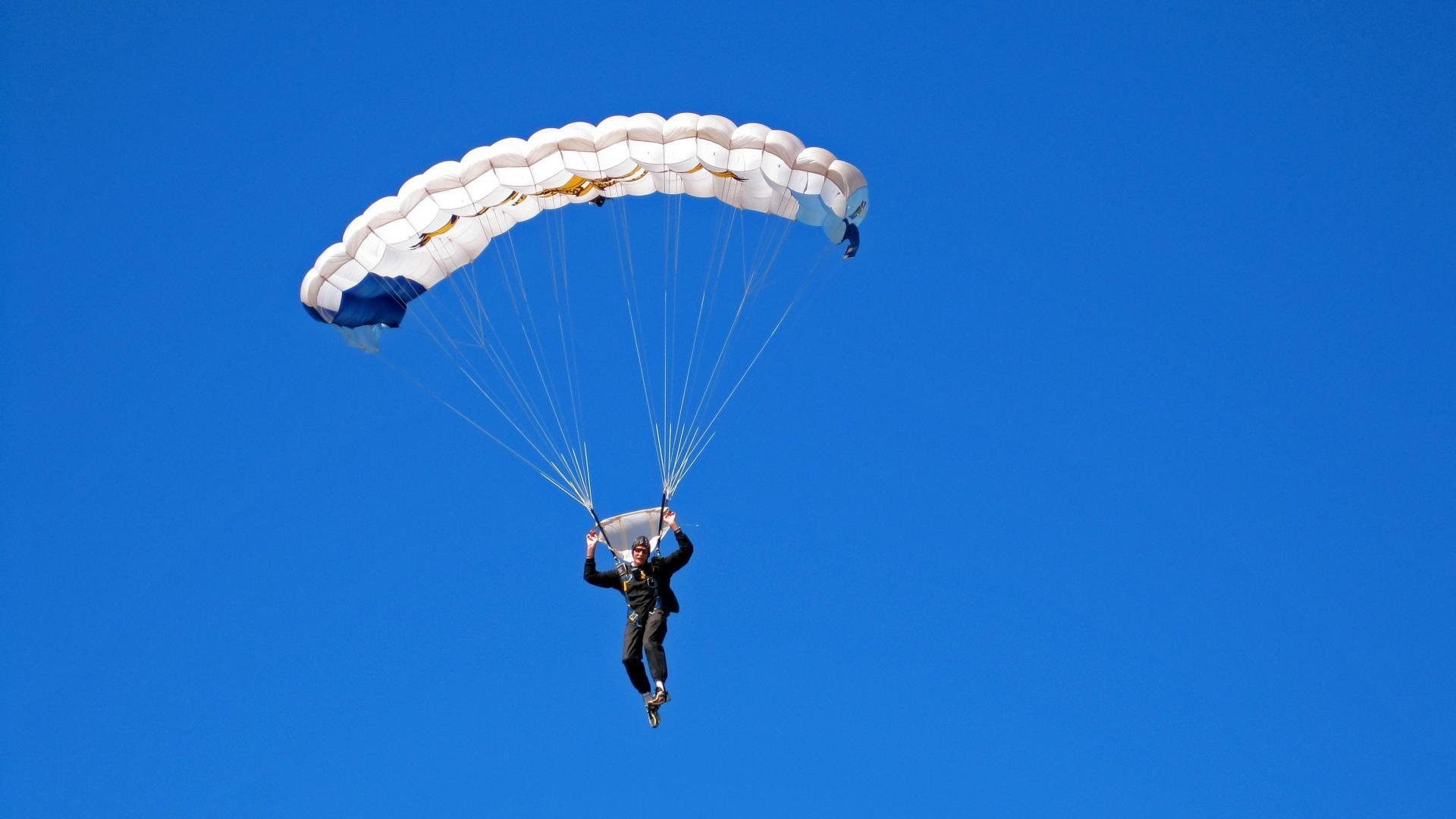 开云体育链接-“德甲冠军争夺激烈，尾声阶段火花四溅”，德甲冠军规则